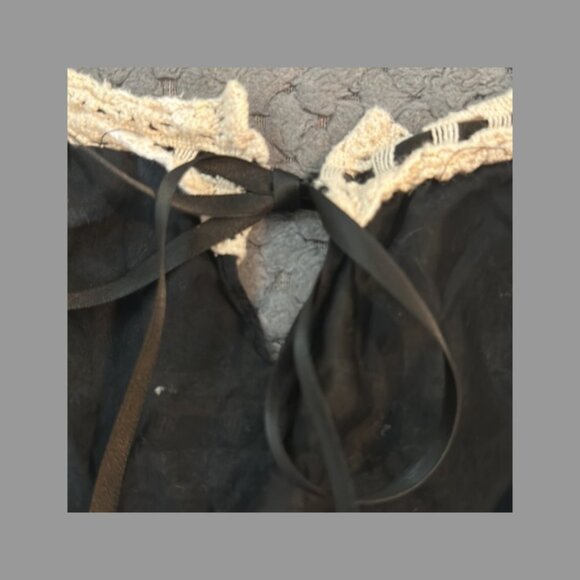 Victoria's Secret Black Cream Lace Chemise Top Size Small GUC #M-067 - Picture 2 of 5